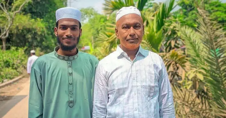 নিহত নুরুল ইসলাম ও তার ছেলে